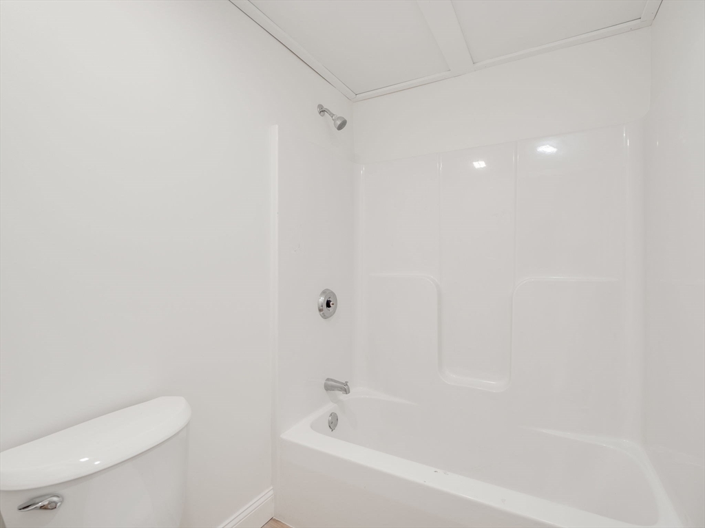 3 bed, 2 bath apartment for rent at 14 William St Unit 6, Worcester — photo 23 of 37