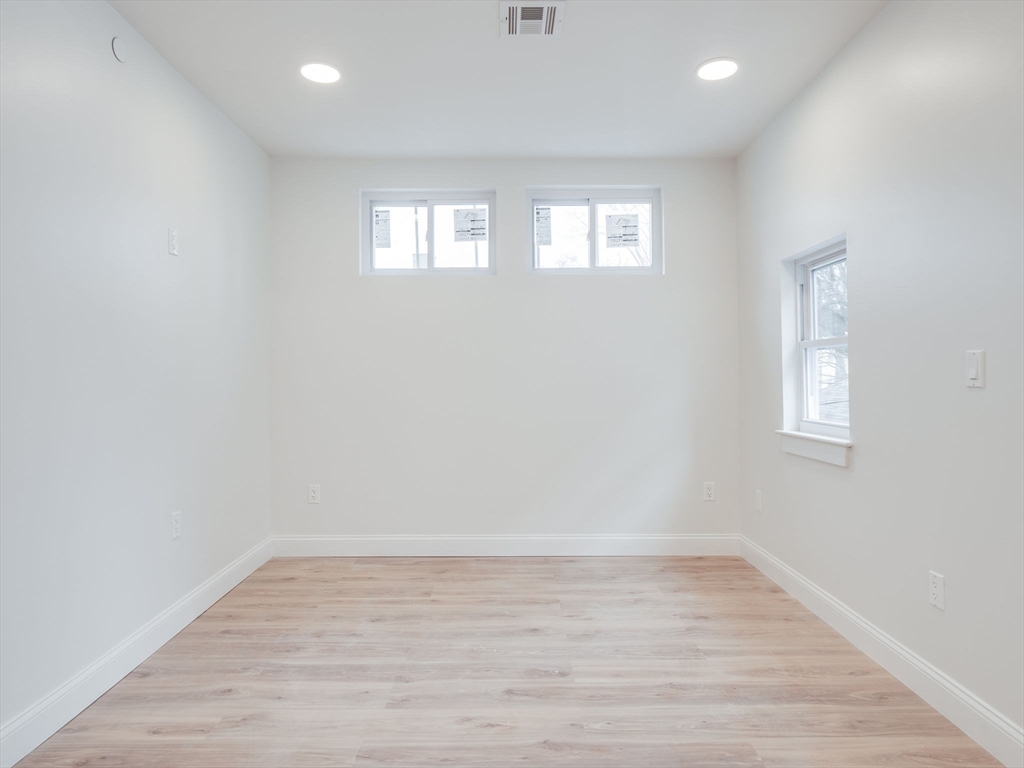 3 bed, 2 bath apartment for rent at 14 William St Unit 6, Worcester — photo 9 of 37