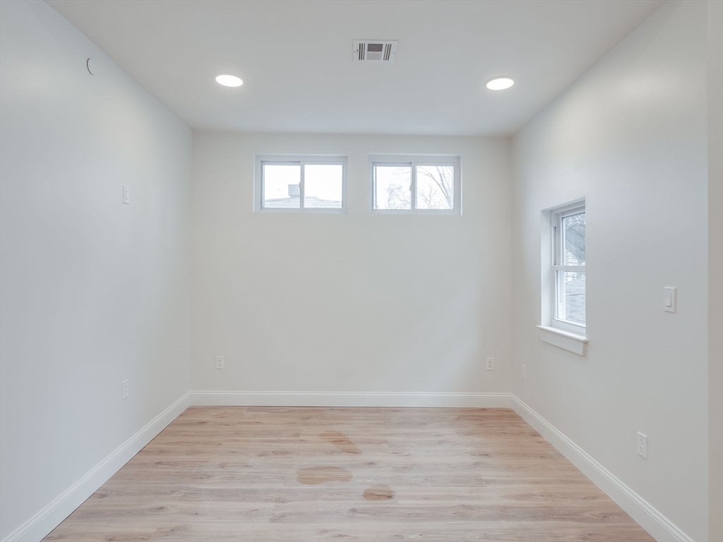 3 bed, 2 bath apartment for rent at 14 William St Unit 6, Worcester — photo 14 of 37