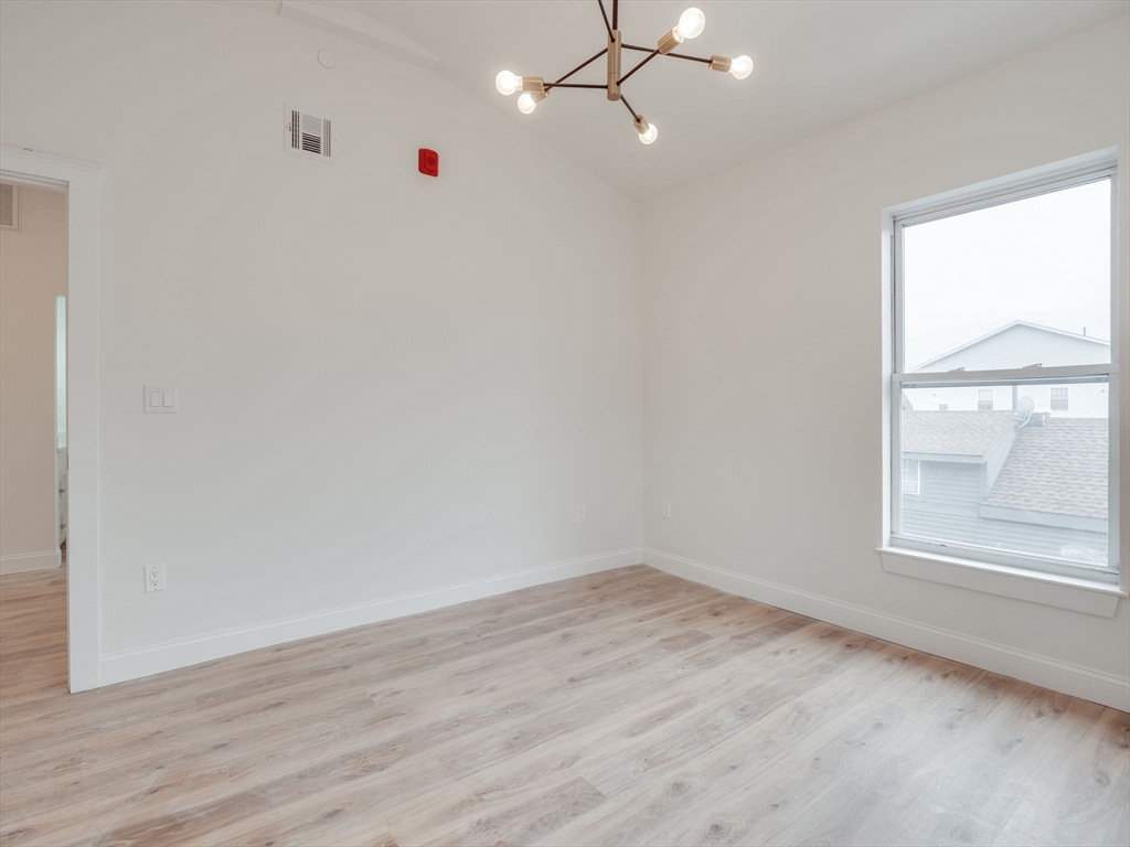 3 bed, 2 bath apartment for rent at 14 William St Unit 6, Worcester — photo 18 of 37
