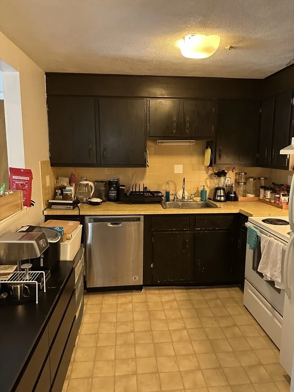 1 bed, 1 bath apartment for rent at 14 Williamsburg Ct Unit 23, Shrewsbury — photo 2 of 8