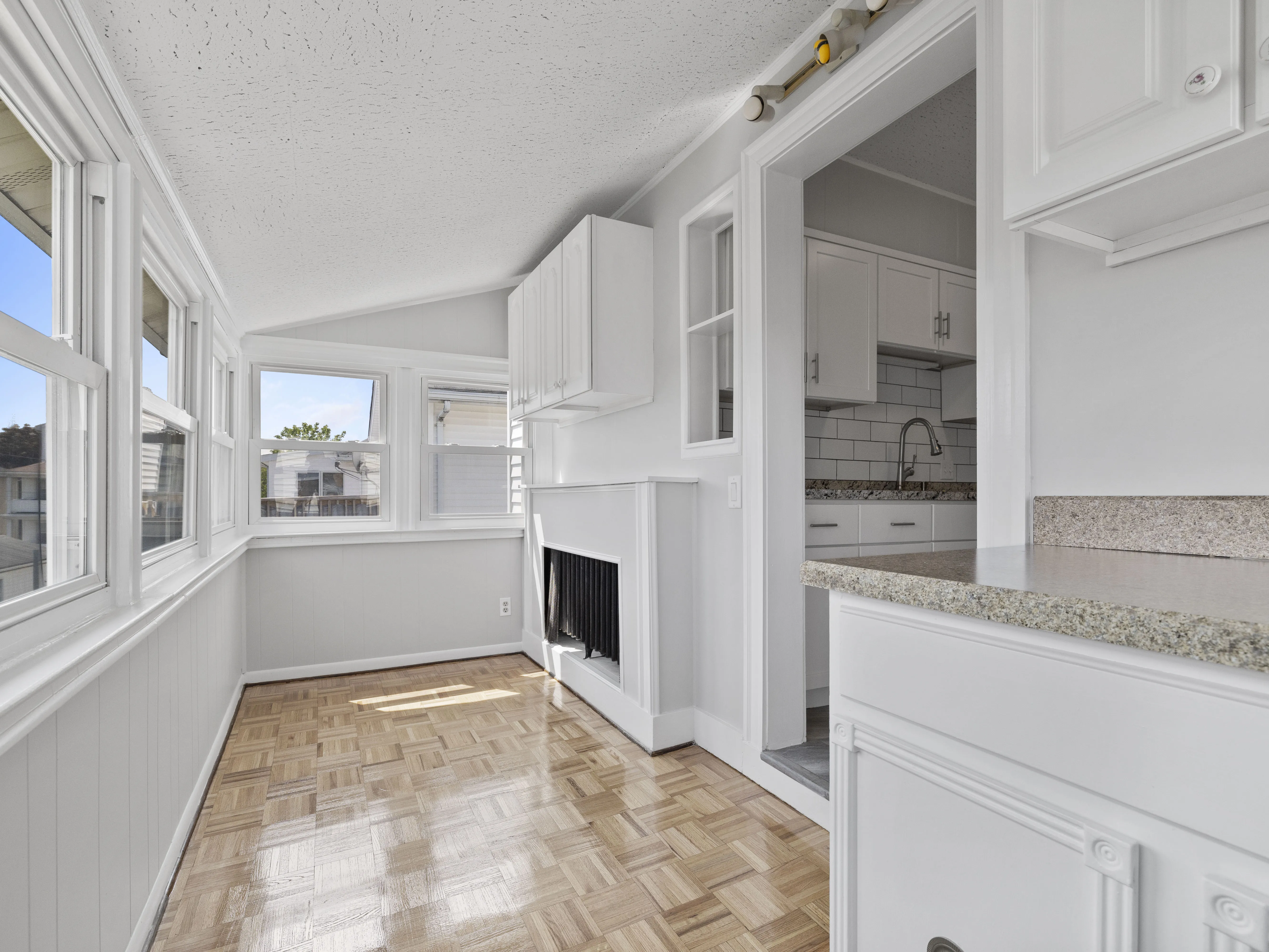7 bed, 2 bath apartment for rent at 14 Windsor Rd Unit 2, South Medford — photo 5 of 18