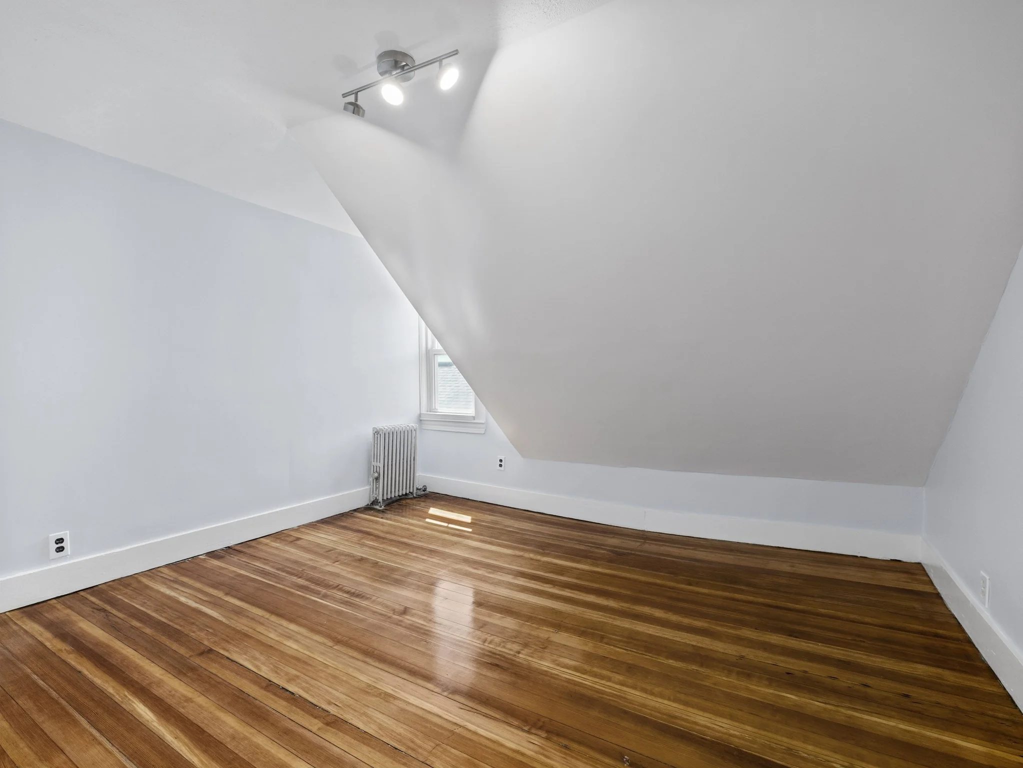 7 bed, 2 bath apartment for rent at 14 Windsor Unit 2, Tufts University — photo 7 of 27