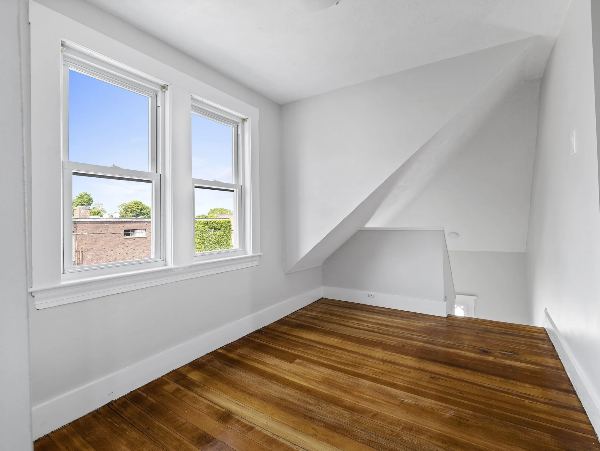 7 bed, 2 bath apartment for rent at 14 Windsor Unit 2, Tufts University — photo 10 of 27