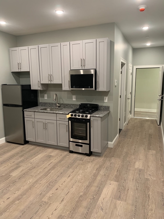 Studio bed, 1 bath apartment for rent at 14 Yeamans St Unit 209, Revere — photo 4 of 8