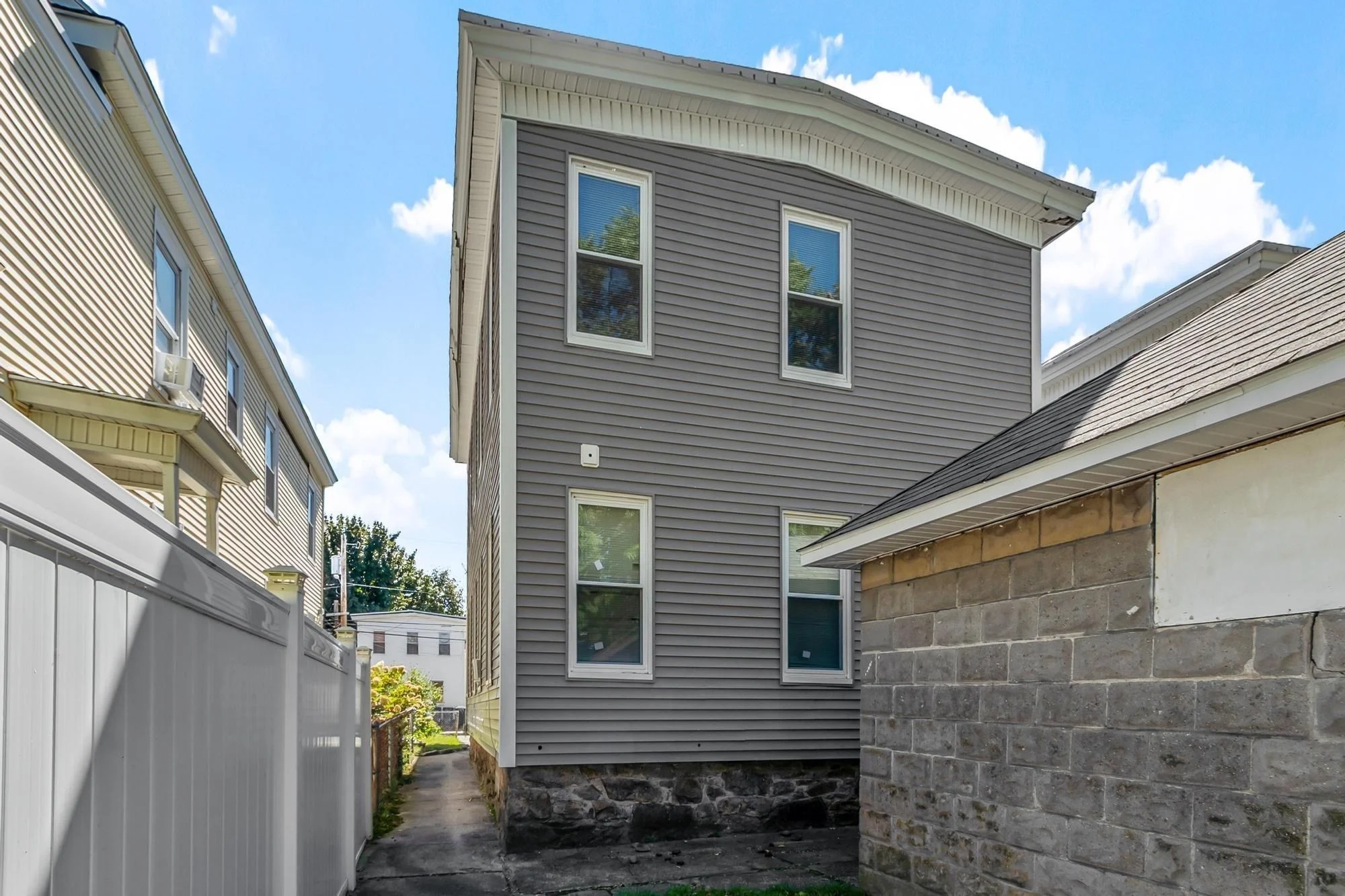 4 bed, 1 bath apartment for rent at 140 Bailey St Unit 140, South Lawrence — photo 25 of 27