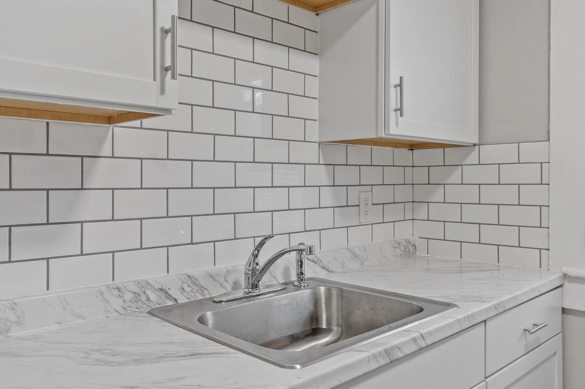 4 bed, 1 bath apartment for rent at 140 Bailey St Unit 140, South Lawrence — photo 6 of 27
