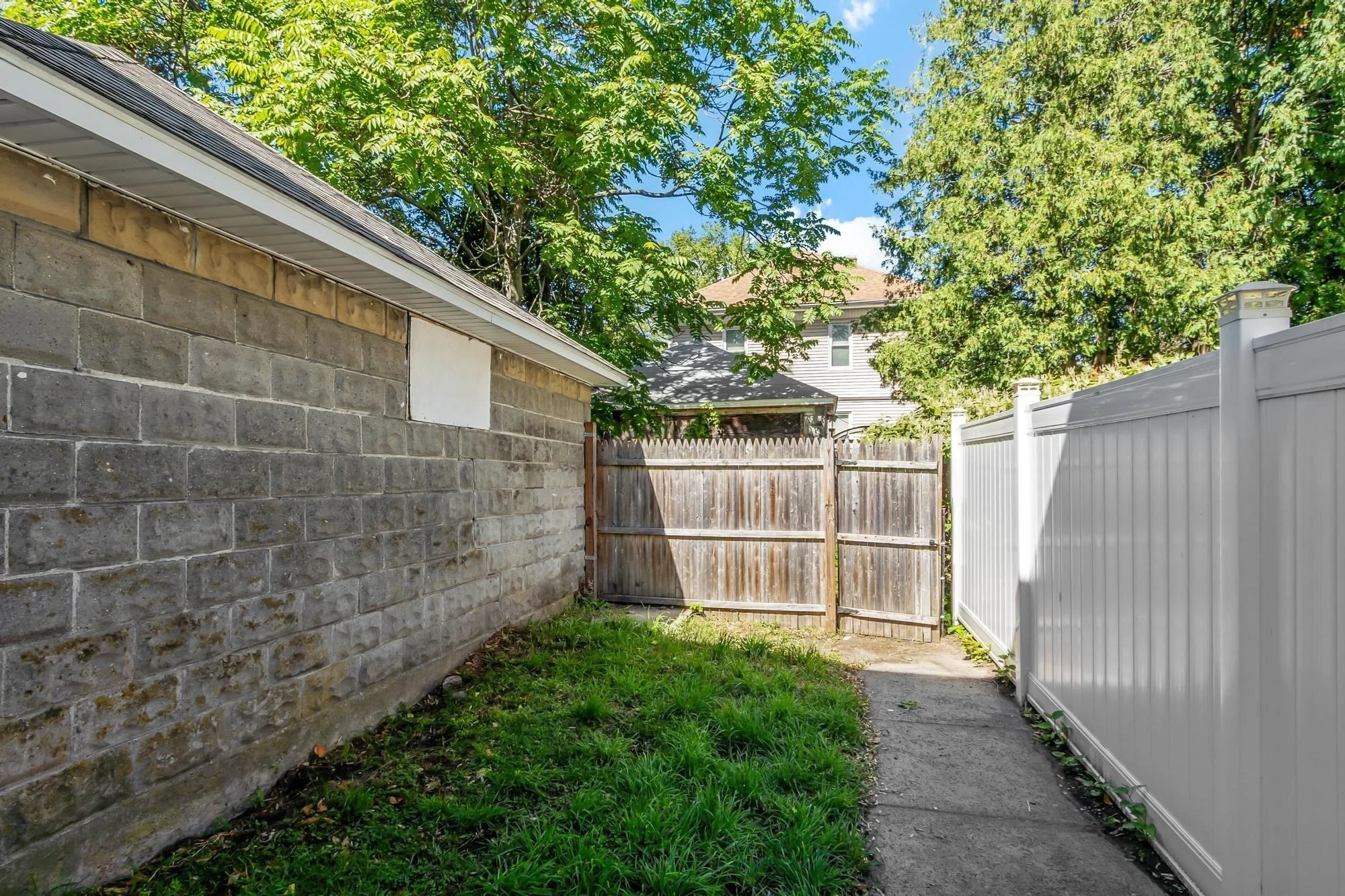 4 bed, 1 bath apartment for rent at 140 Bailey St Unit 140, South Lawrence — photo 26 of 27
