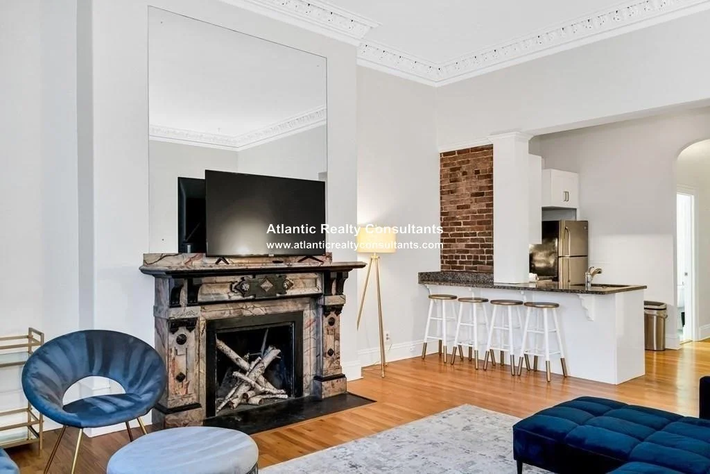 2 bed, 2 bath apartment for rent at 140 Beacon St Unit 2, Back Bay — photo 3 of 14