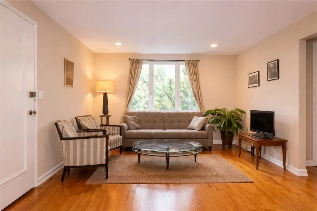 1 bed, 1 bath apartment for rent at 140 Beaconsfield Rd Unit 3, Brookline Hills — photo 7 of 9