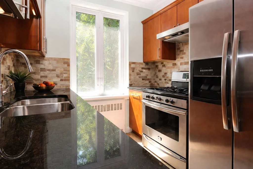 1 bed, 1 bath apartment for rent at 140 Beaconsfield Rd Unit 3, Brookline Hills — photo 4 of 9