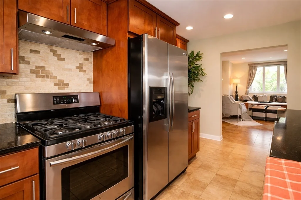 1 bed, 1 bath apartment for rent at 140 Beaconsfield Rd Unit 3, Brookline Hills — photo 3 of 9