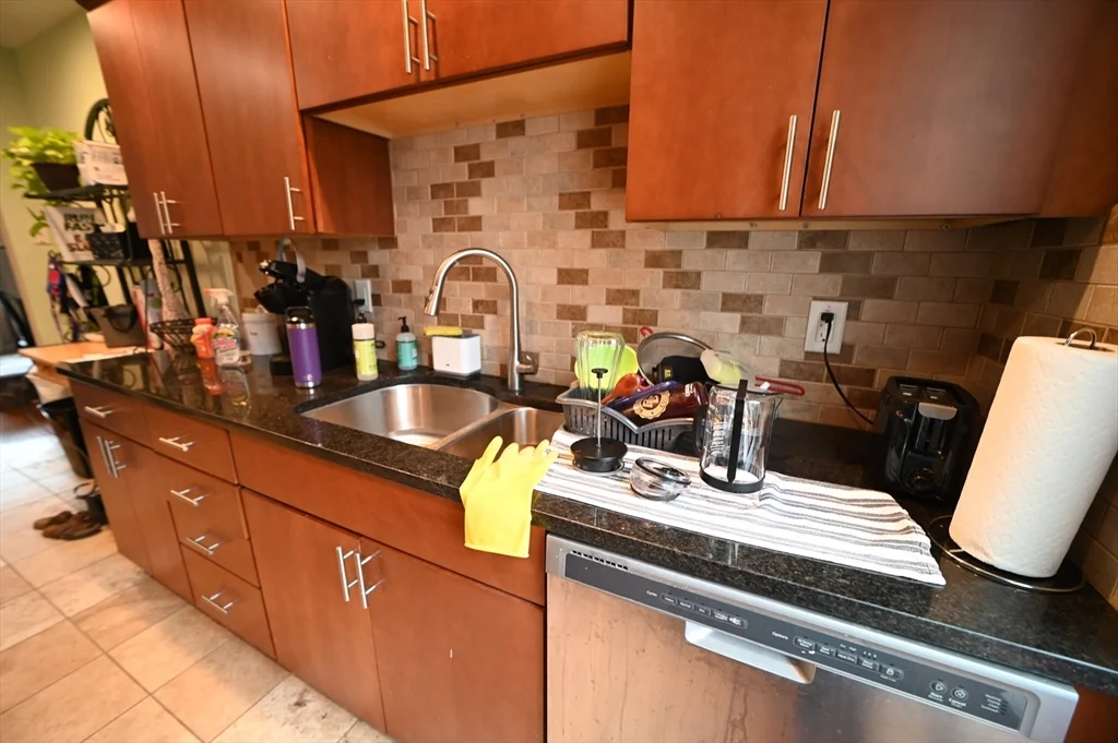 1 bed, 1 bath apartment for rent at 140 Beaconsfield Rd Unit 3, Brookline Hills — photo 5 of 9
