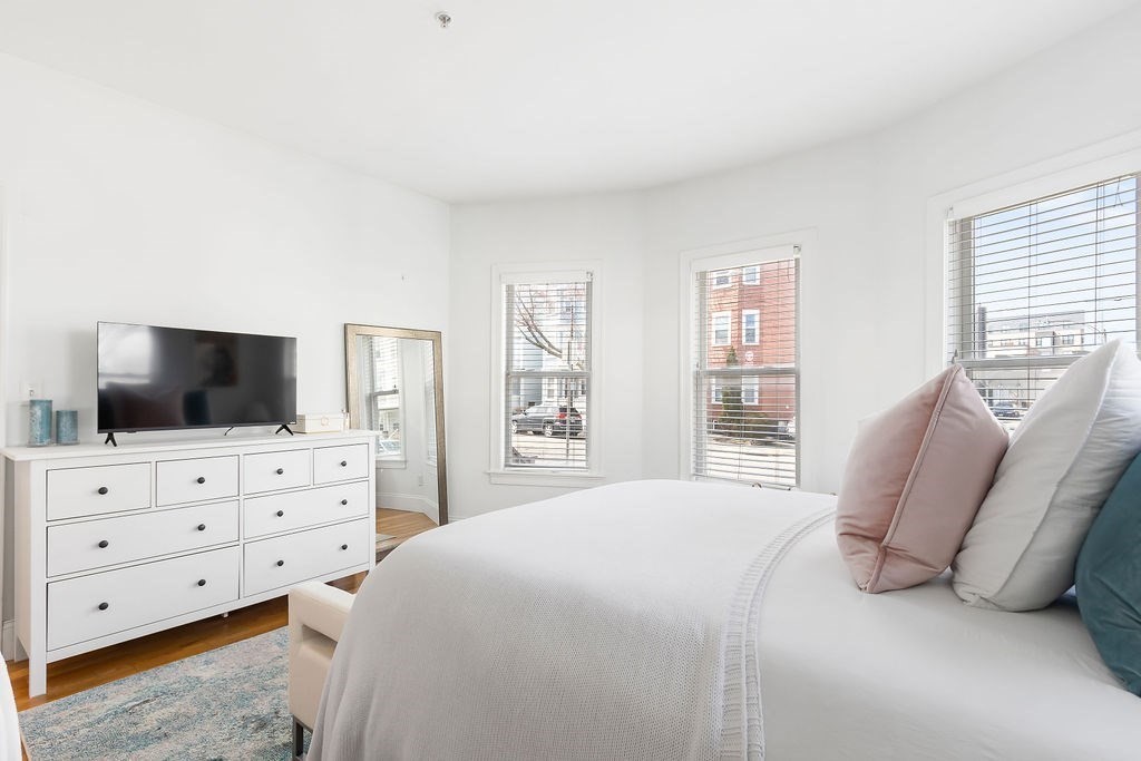 4 bed, 2 bath apartment for rent at 140 Boston St Unit 1, Dorchester — photo 1 of 13