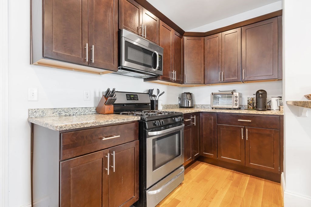 4 bed, 2 bath apartment for rent at 140 Boston St Unit 1, Dorchester — photo 7 of 13