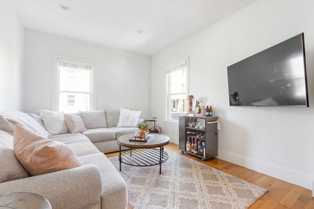 4 bed, 2 bath apartment for rent at 140 Boston St Unit 1, Dorchester — photo 4 of 13