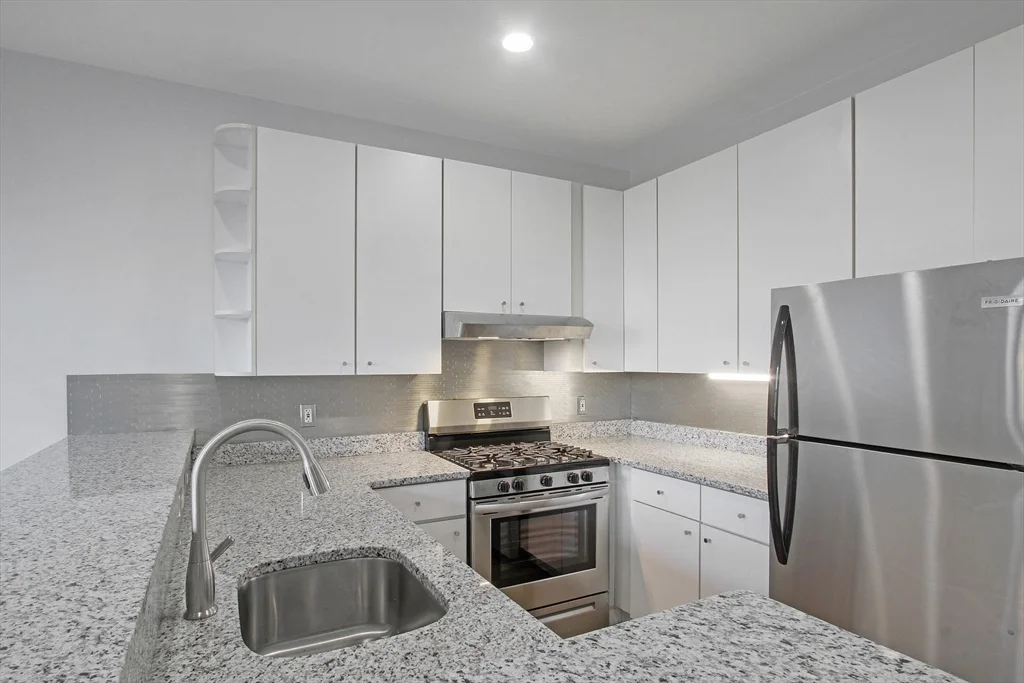 1 bed, 1 bath apartment for rent at 140 Boylston St Unit 11, Boston Downtown — photo 3 of 18