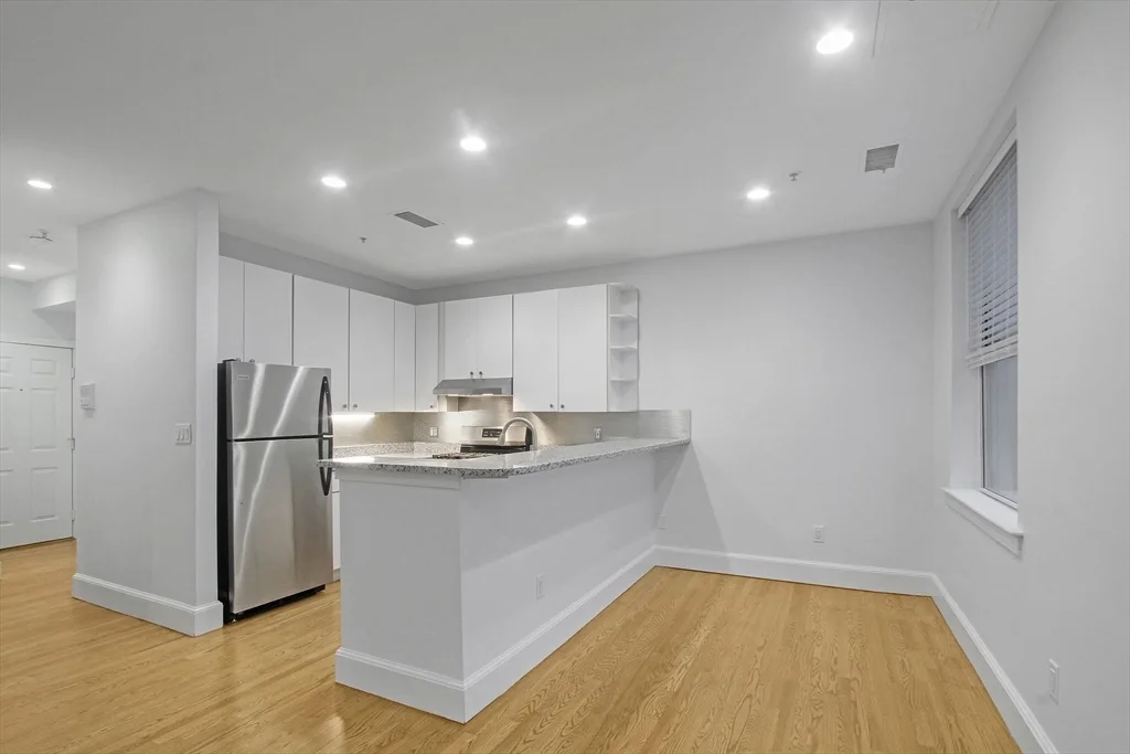 1 bed, 1 bath apartment for rent at 140 Boylston St Unit 2, Boston Downtown — photo 7 of 14