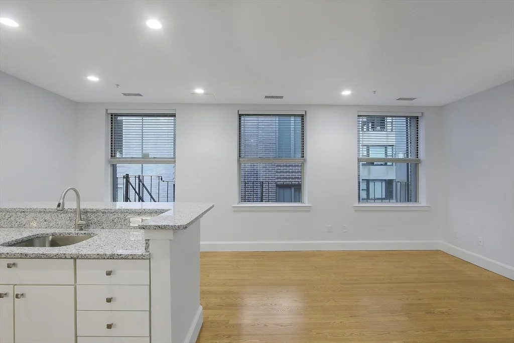 1 bed, 1 bath apartment for rent at 140 Boylston St Unit 2, Boston Downtown — photo 8 of 14