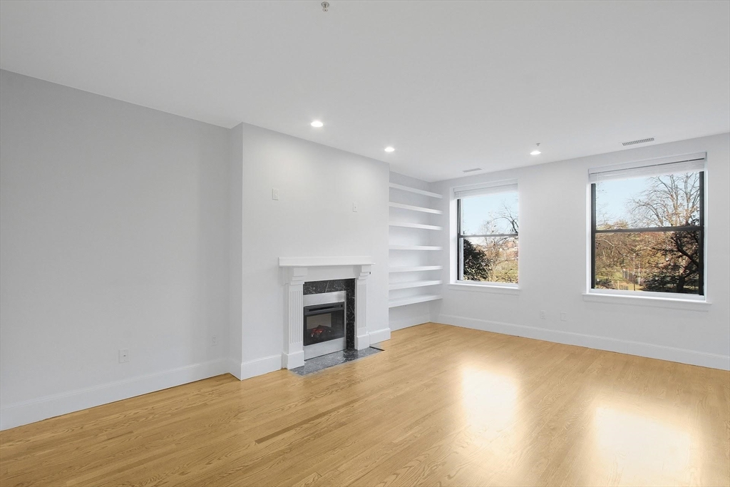 1 bed, 1 bath apartment for rent at 140 Boylston St Unit 3, Back Bay — photo 2 of 18
