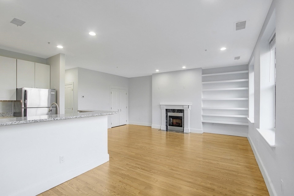 1 bed, 1 bath apartment for rent at 140 Boylston St Unit 3, Back Bay — photo 4 of 18