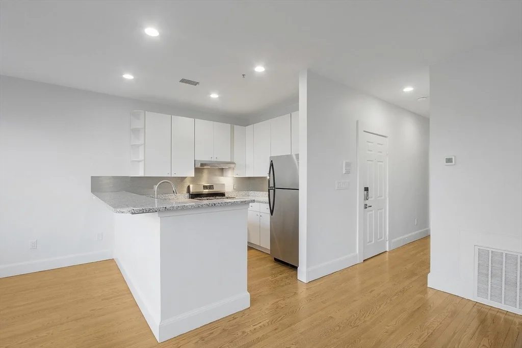 1 bed, 1 bath apartment for rent at 140 Boylston St Unit 5, Back Bay — photo 17 of 20
