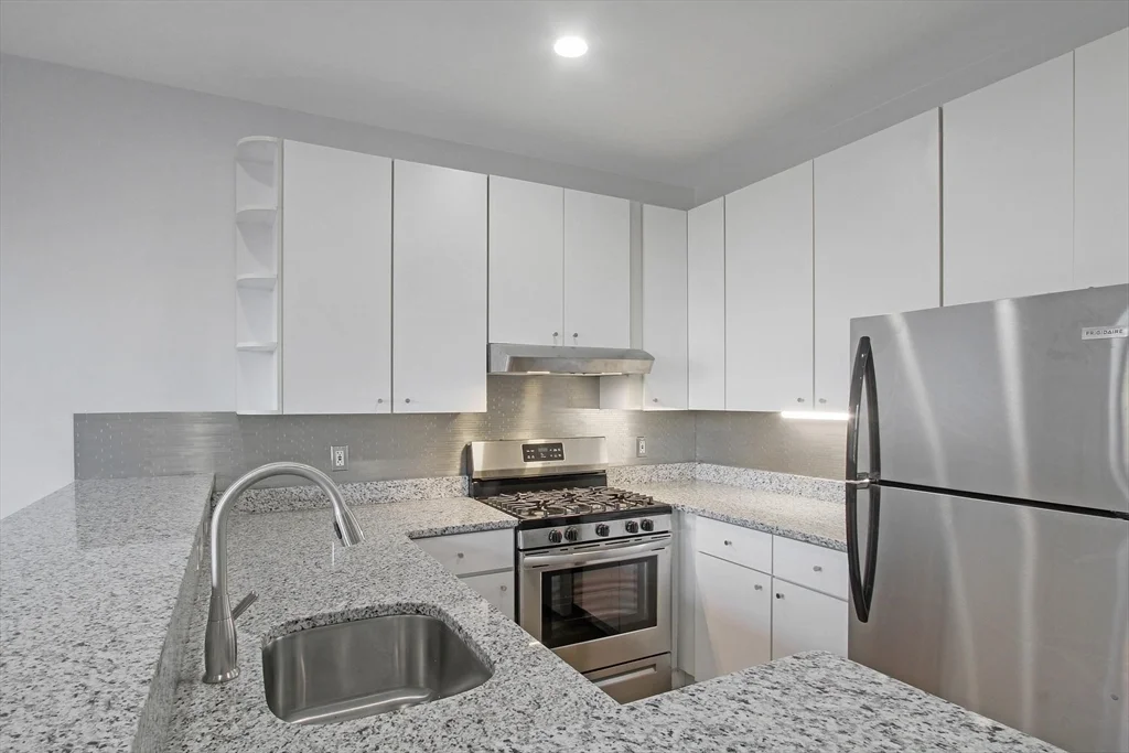 1 bed, 1 bath apartment for rent at 140 Boylston St Unit 5, Back Bay — photo 3 of 20