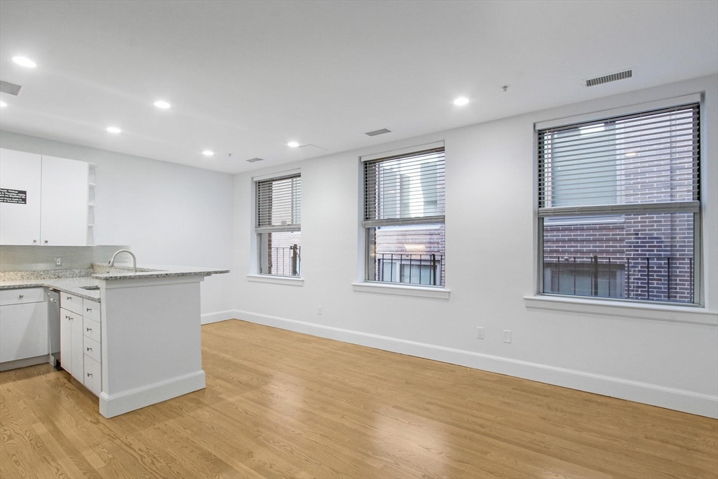 1 bed, 1 bath apartment for rent at 140 Boylston St Unit 6, Back Bay — photo 2 of 14