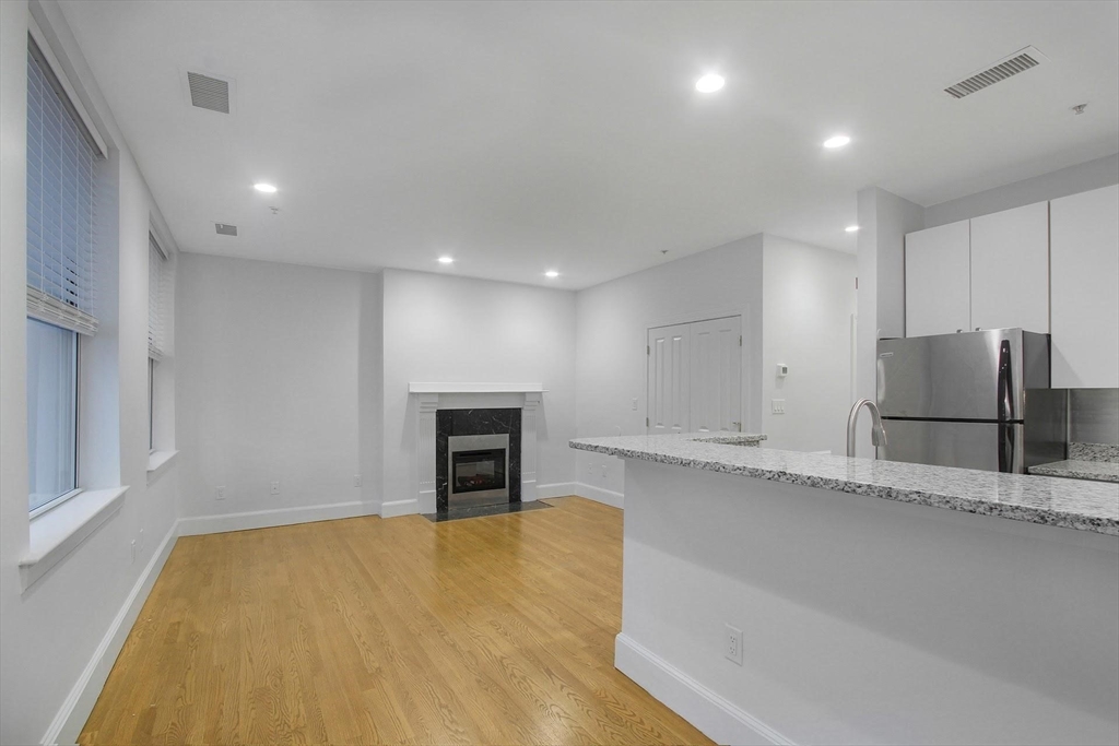 1 bed, 1 bath apartment for rent at 140 Boylston St Unit 6, Back Bay — photo 5 of 14