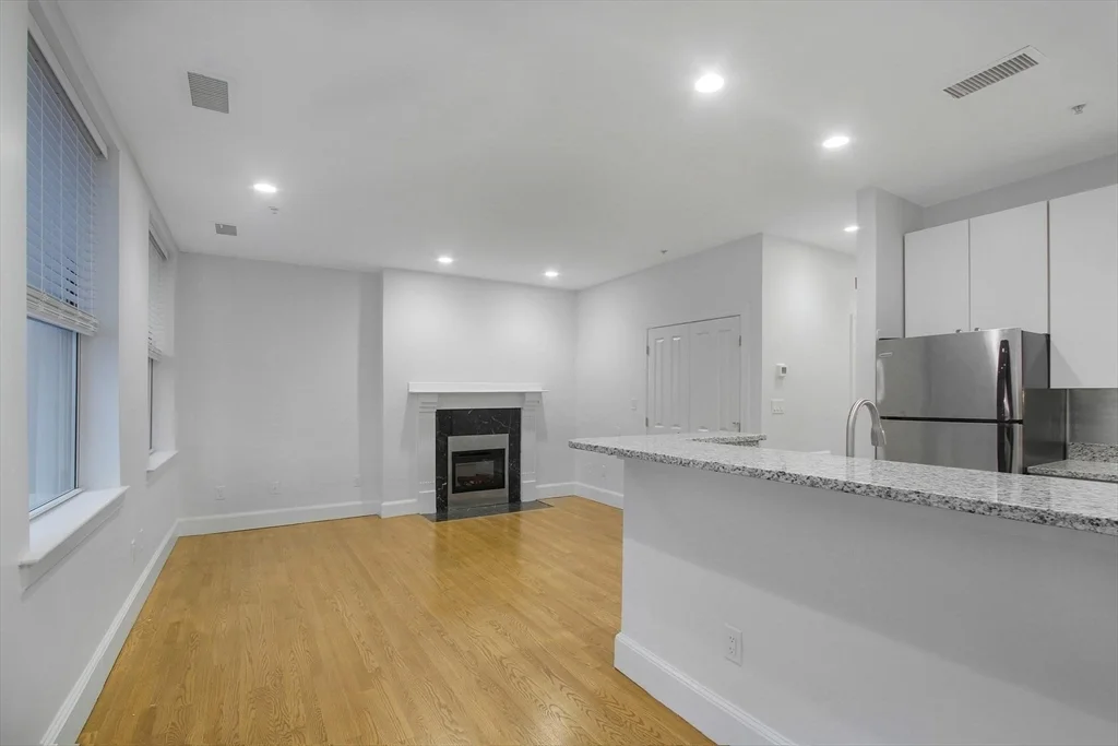 1 bed, 1 bath apartment for rent at 140 Boylston St Unit 8, Boston Downtown — photo 3 of 12