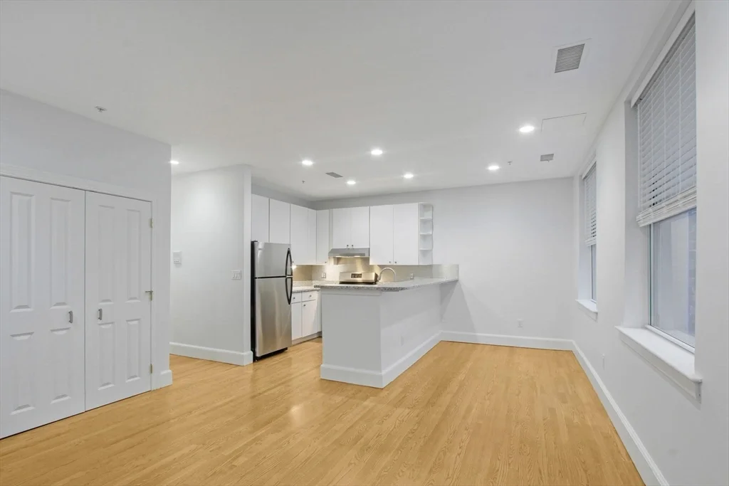 1 bed, 1 bath apartment for rent at 140 Boylston St Unit 8, Boston Downtown — photo 7 of 12