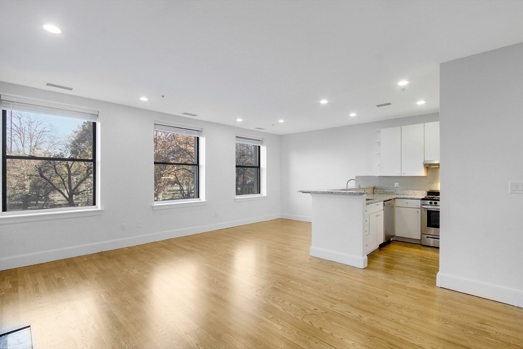 1 bed, 1 bath apartment for rent at 140 Boylston St Unit 9, Back Bay — photo 5 of 18