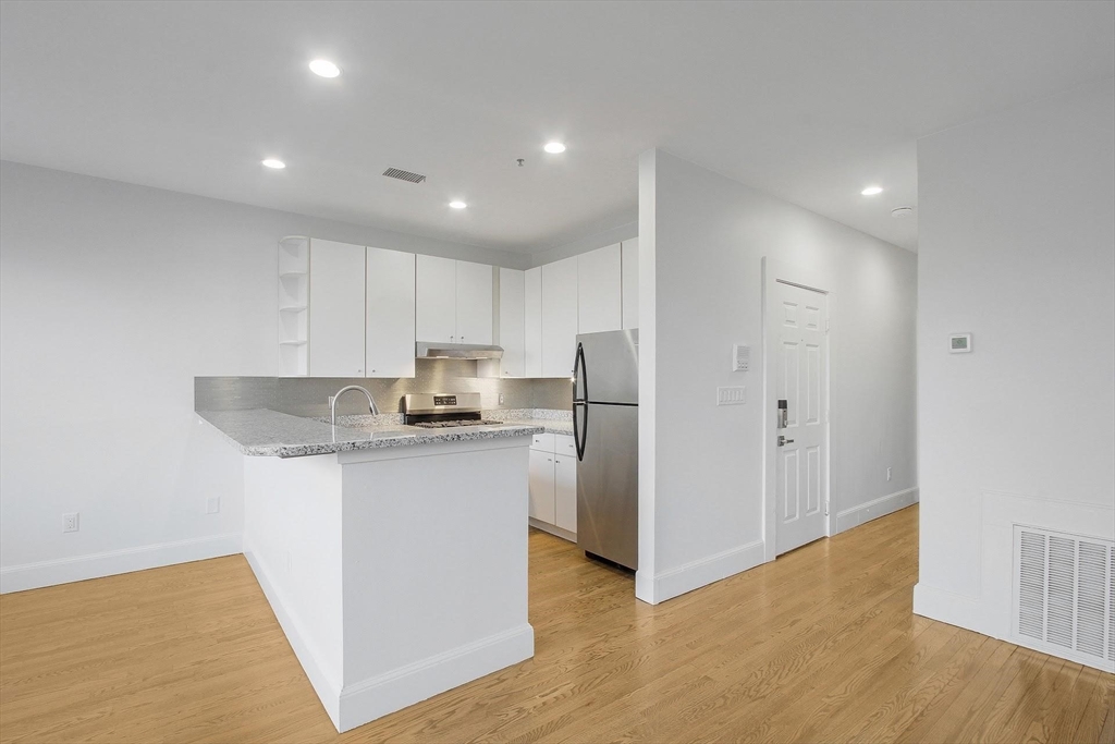 1 bed, 1 bath apartment for rent at 140 Boylston St Unit 9, Back Bay — photo 8 of 18