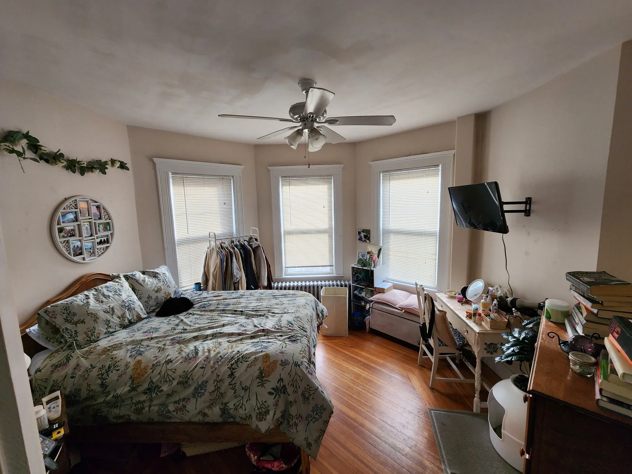 4 bed, 2 bath apartment for rent at 140 Brooks St Unit 1, Oak Square — photo 2 of 10