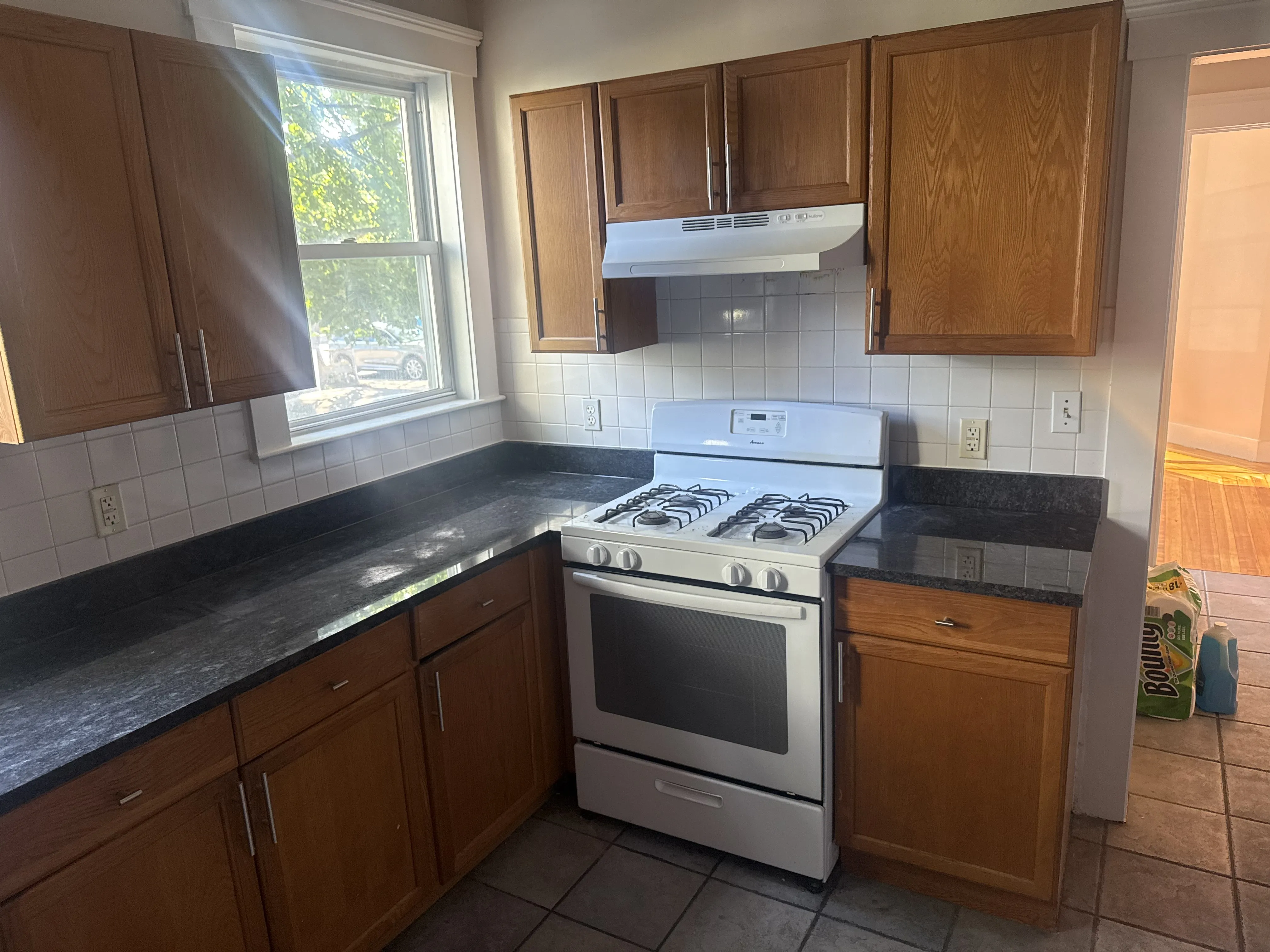 4 bed, 2 bath apartment for rent at 140 Brooks St Unit 1, Oak Square — photo 2 of 23