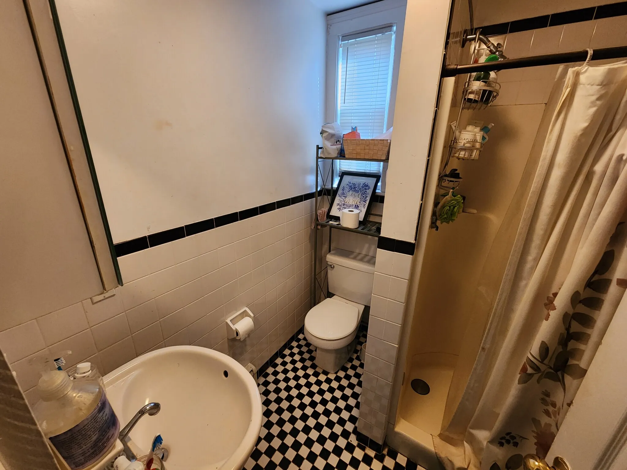 4 bed, 2 bath apartment for rent at 140 Brooks St Unit 1, Oak Square — photo 3 of 10