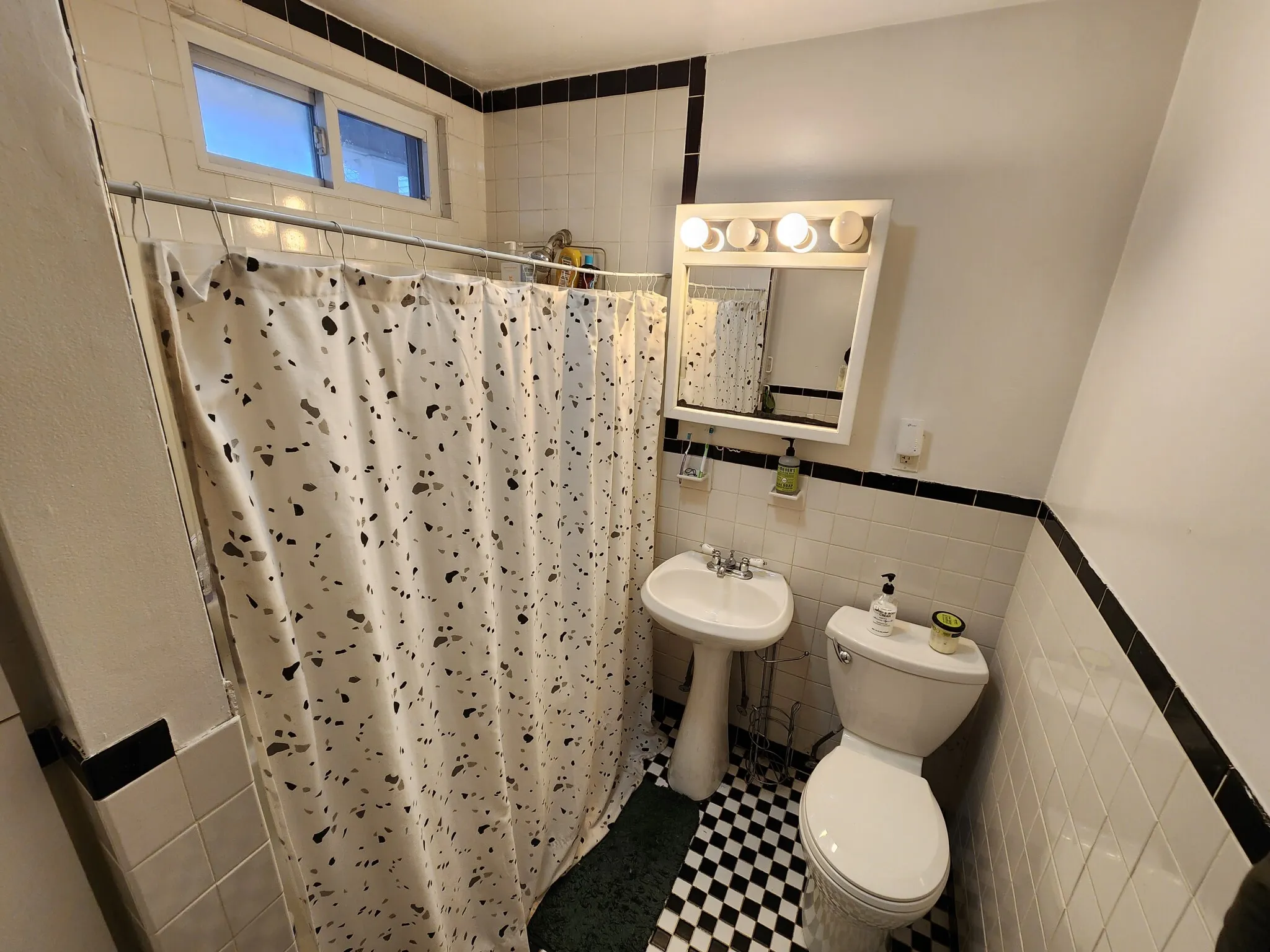 4 bed, 2 bath apartment for rent at 140 Brooks St Unit 1, Oak Square — photo 7 of 10