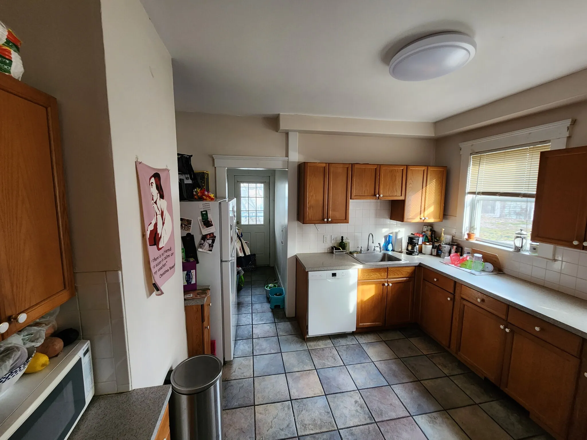 4 bed, 2 bath apartment for rent at 140 Brooks St Unit 1, Oak Square — photo 5 of 10