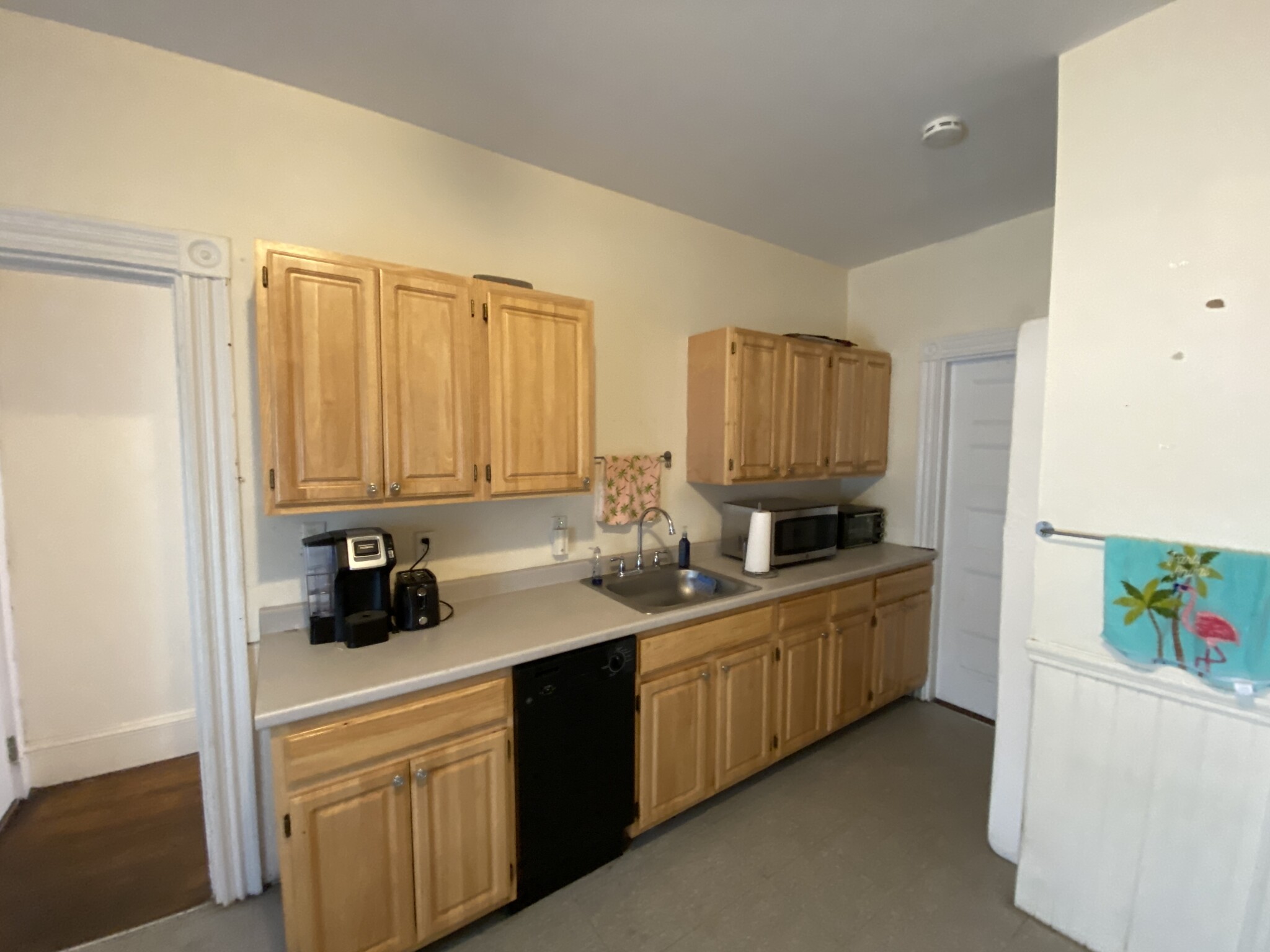 3 bed, 1 bath apartment for rent at 140 Calumet St Unit 2, Mission Hill — photo 6 of 9