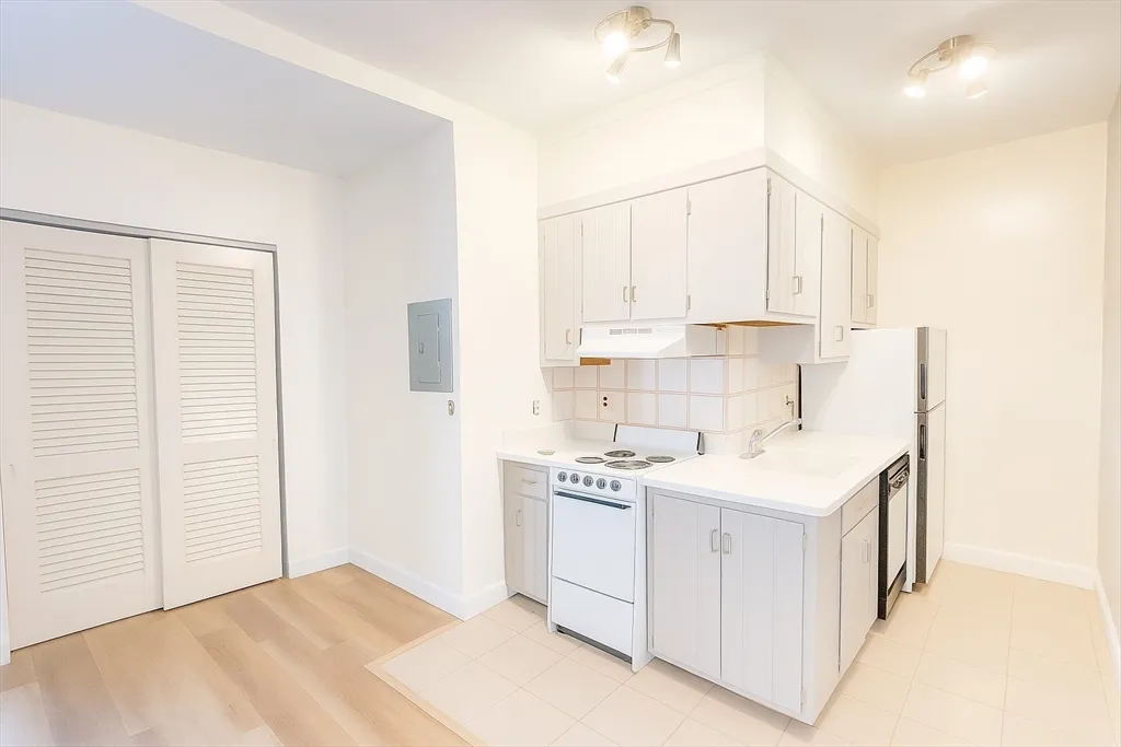 1 bed, 1 bath apartment for rent at 140 Chestnut Unit 709, Springfield — photo 3 of 18