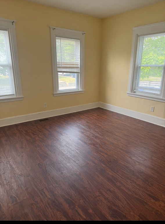 3 bed, 1 bath apartment for rent at 140 Clifton Unit 1, Brockton — photo 6 of 7
