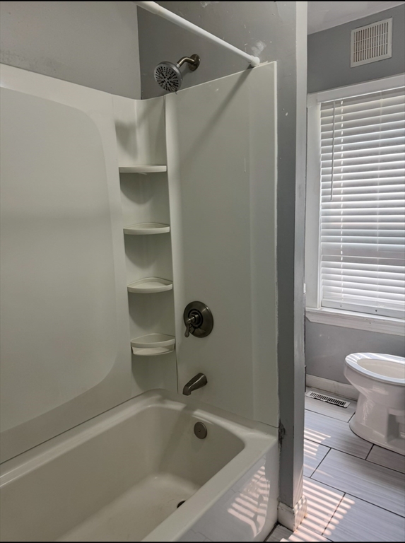 3 bed, 1 bath apartment for rent at 140 Clifton Unit 1, Brockton — photo 4 of 7
