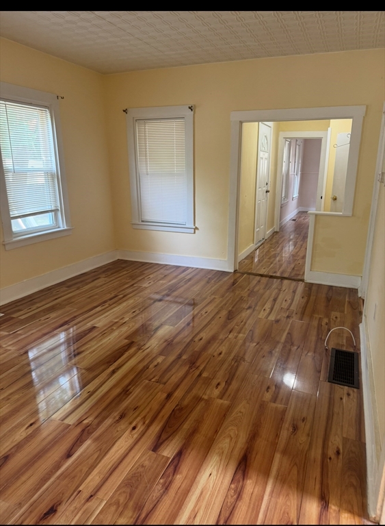 3 bed, 1 bath apartment for rent at 140 Clifton Unit 1, Brockton — photo 2 of 7