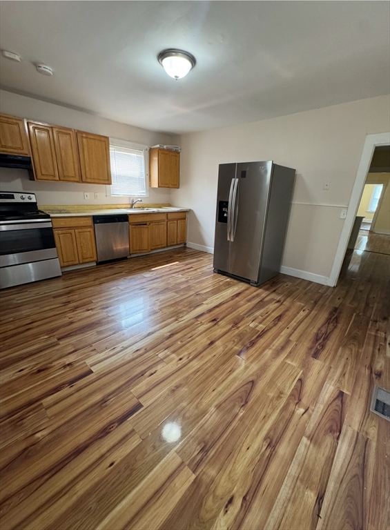 3 bed, 1 bath apartment for rent at 140 Clifton Unit 1, Brockton — photo 3 of 7