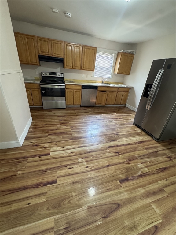 3 bed, 1 bath apartment for rent at 140 Clifton Unit 1, Brockton — photo 5 of 7