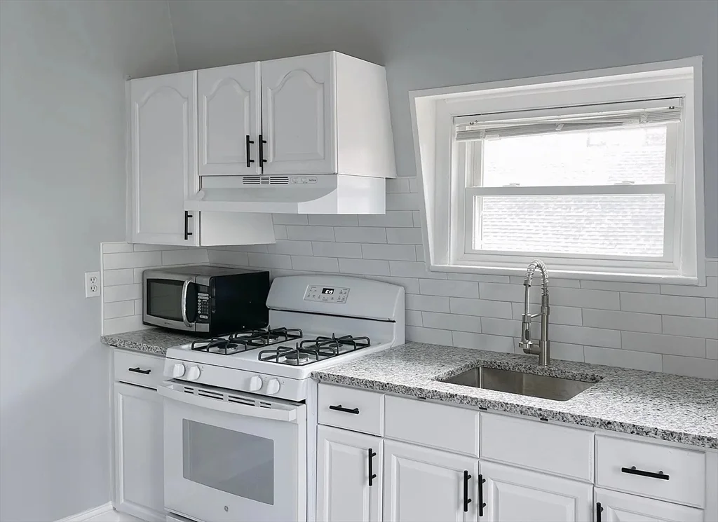 2 bed, 1 bath apartment for rent at 140 Clifton Unit 2, Malden — photo 2 of 17