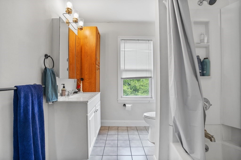 3 bed, 1.5 bath apartment for rent at 140 D St Unit 2, South Boston — photo 34 of 41