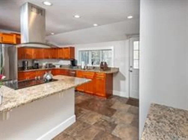 3 bed, 2 bath apartment for rent at 140 Elm St Unit 2, Andover — photo 8 of 24