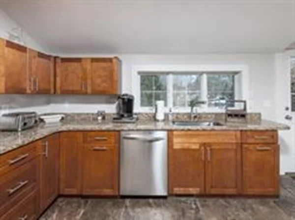 3 bed, 2 bath apartment for rent at 140 Elm St Unit 2, Andover — photo 9 of 24