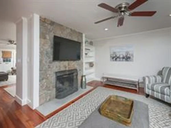 3 bed, 2 bath apartment for rent at 140 Elm St Unit 2, Andover — photo 3 of 24
